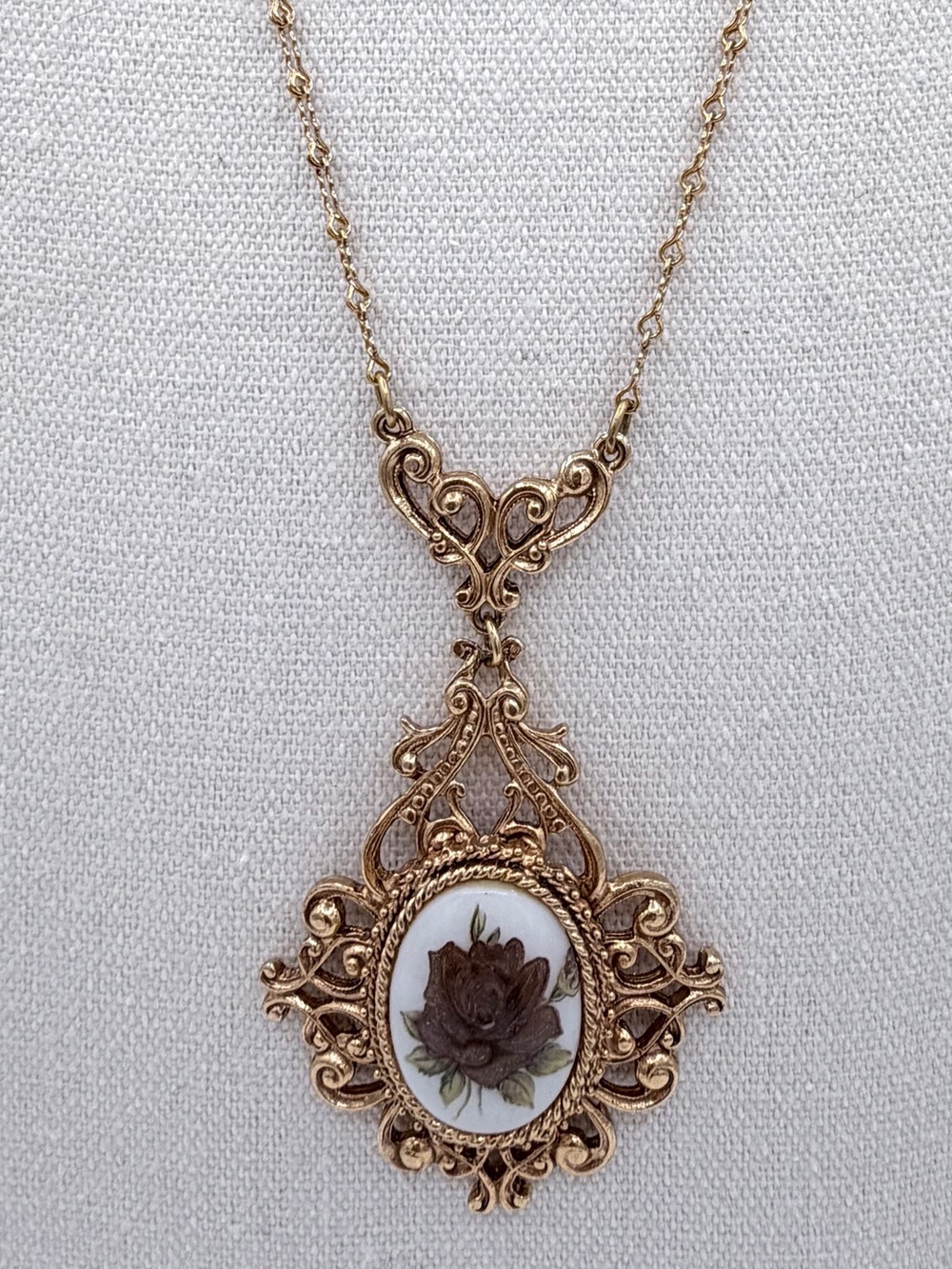 Florenza Victorian Revival Vintage Romantic Floral Rose Cameo Necklace Jewelry